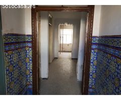CASA DE 2 PLANTAS EN PLENO CENTRO DE PUEBLONUEVO