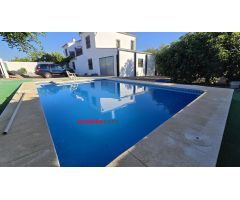 MAGNIFICA PARCELA CON VIVIENDA Y PISCINA