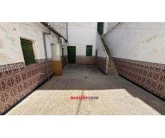 CASA CON PATIO Y TEJADO NUEVO EN EL CENTRO