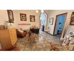 CASA CON TEJADO NUEVO EN LA ZONA DE PUEBLONUEVO