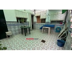 CASA CON TEJADO NUEVO EN LA ZONA DE PUEBLONUEVO