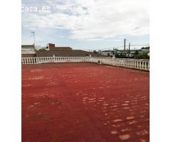 CASA URBANA CON BAR, EN EL HIGUERÓN