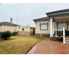 PARCELA DE 1.650 METROS - CON AMPLIA CASA Y PISCINA - ZONA CORTIJO EL RUBIO