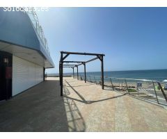 Local en alquiler en el Centro Comercial Meloneras con excelente ubicación con vistas al mar