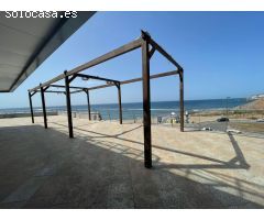 Local en alquiler en el Centro Comercial Meloneras con excelente ubicación con vistas al mar