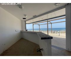 Local en alquiler en el Centro Comercial Meloneras con excelente ubicación con vistas al mar