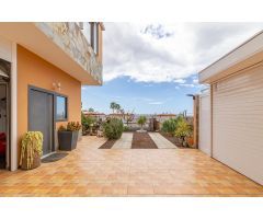 Chalet de 2 plantas con vistas al mar