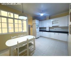 ¡Oportunidad en El Tablero! Piso luminoso y céntrico.