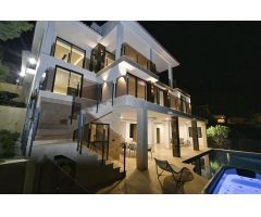 Nueva villa de lujo de arquitectura clásica. (cl)