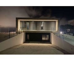 Villa Moderna de Lujo con Vistas Panorámicas en Benalmadena