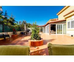 **Espectacular terraza privada y amplio alojamiento con ubicación exclusiva**