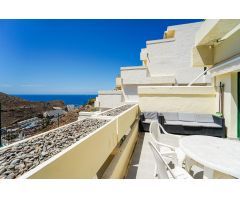 Disfruta de la privacidad y vista al mar en este apartamento en el Complejo Malibu