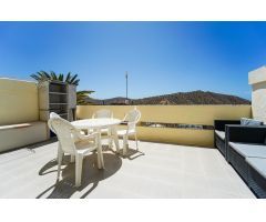 Disfruta de la privacidad y vista al mar en este apartamento en el Complejo Malibu