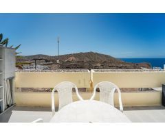 Disfruta de la privacidad y vista al mar en este apartamento en el Complejo Malibu