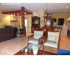 Chalet en Venta en Mont-ras, Girona