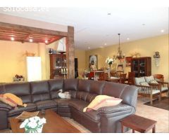 Chalet en Venta en Mont-ras, Girona