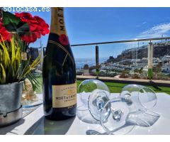 APARTAMENTO DE ESQUINA COMPLETAMENTE REFORMADO CON TERRAZA GRANDE Y VISTAS AL MAR. GUANABARA PARK.