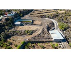 Terreno Urbano + Urbanizable, vallado alrededor, con 3 entradas