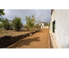 ¡Vive el sueño en La Esperanza! Gran Potencial Casa rústica con terreno urbano.