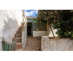 ¡Vive el sueño en La Esperanza! Gran Potencial Casa rústica con terreno urbano.