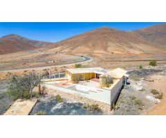 ¡GRAN OPORTUNIDAD DE REFORMA EN FUERTEVENTURA! VILLA PARA REFORMAR CON 15.000M 2 DE TERRENO