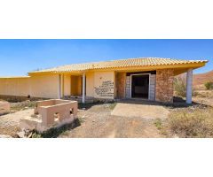 ¡GRAN OPORTUNIDAD DE REFORMA EN FUERTEVENTURA! VILLA PARA REFORMAR CON 15.000M 2 DE TERRENO