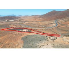 ¡GRAN OPORTUNIDAD DE REFORMA EN FUERTEVENTURA! VILLA PARA REFORMAR CON 15.000M 2 DE TERRENO
