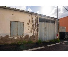 ¡Oportunidad única! Solar con edificación y gran potencial de desarrollo