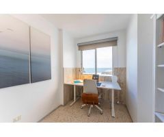 ¡Exclusivo piso en primera línea de playa!