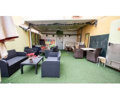 SE VENDE  LOCAL CON CAFETERIA DE 196 m2  Y TERRAZA de 80 m2 EN CABO BLANCO