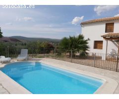 Cortijo restaurado en Santo Tomé