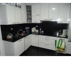 ¡Vive en el Corazón de Torrevieja! Apartamento de 4 Dormitorios, 3 Baños y Excelente Calidad