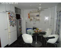 ¡Vive en el Corazón de Torrevieja! Apartamento de 4 Dormitorios, 3 Baños y Excelente Calidad