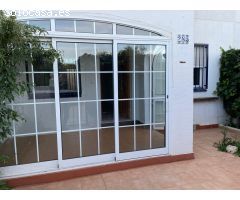¡Oportunidad Única! Encantador Bungalow en Torrevieja con Vistas a la Naturaleza y Sa