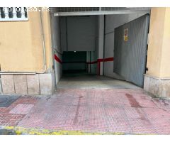 ????? Amplia plaza de garaje en el centro de Torrevieja – Coche grande o coche + moto