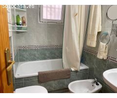 ???? Vive el Mediterráneo: Apartamento con Garaje, Piscina y Solárium a un Paso de la Playa