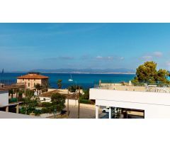 Exclusivo chalet con piscina y vistas al mar en Son Verí Nou: lujo y confort junto al mar