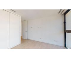 Exclusivo chalet con piscina y vistas al mar en Son Verí Nou: lujo y confort junto al mar