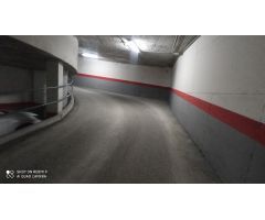 PLAZA DE GARAJE CENTRICA CON ESPACIO PARA COCHE, MOTO, BICICLETA.... TOOOODOOO TE CABE!!!!