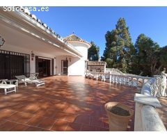 El Chaparral Golf Club - Gran Villa de 5 Dormitorios con Piscina y Aparcamiento