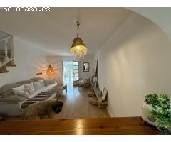 Elviria - Adosada con Alma Reformada con Patio, Piscina y Pista Tenis
