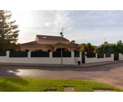 CHALET EN LA URBANIZACIÓN LAS LOMAS