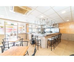 Local Comercial con terraza cerca del mar en el Puerto de Alcudia
