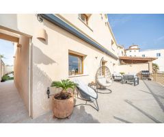 Casa con piscina en primera línea de mar en Cala Gamba