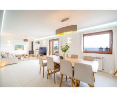 Casa con piscina en primera línea de mar en Cala Gamba