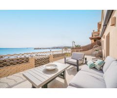 Casa con piscina en primera línea de mar en Cala Gamba