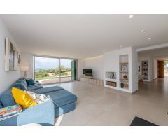 Finca rústica de cuatro habitaciones con piscina en Portol