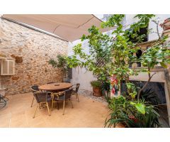 Casa de dos plantas en Manacor con patio.
