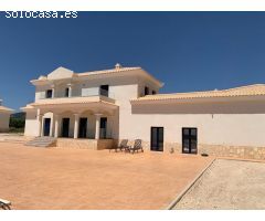 Chalet en Venta en Pinós, el/Pinoso, Alicante
