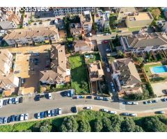 Solar urbano con proyecto y licencia de construcción para cuatro viviendas